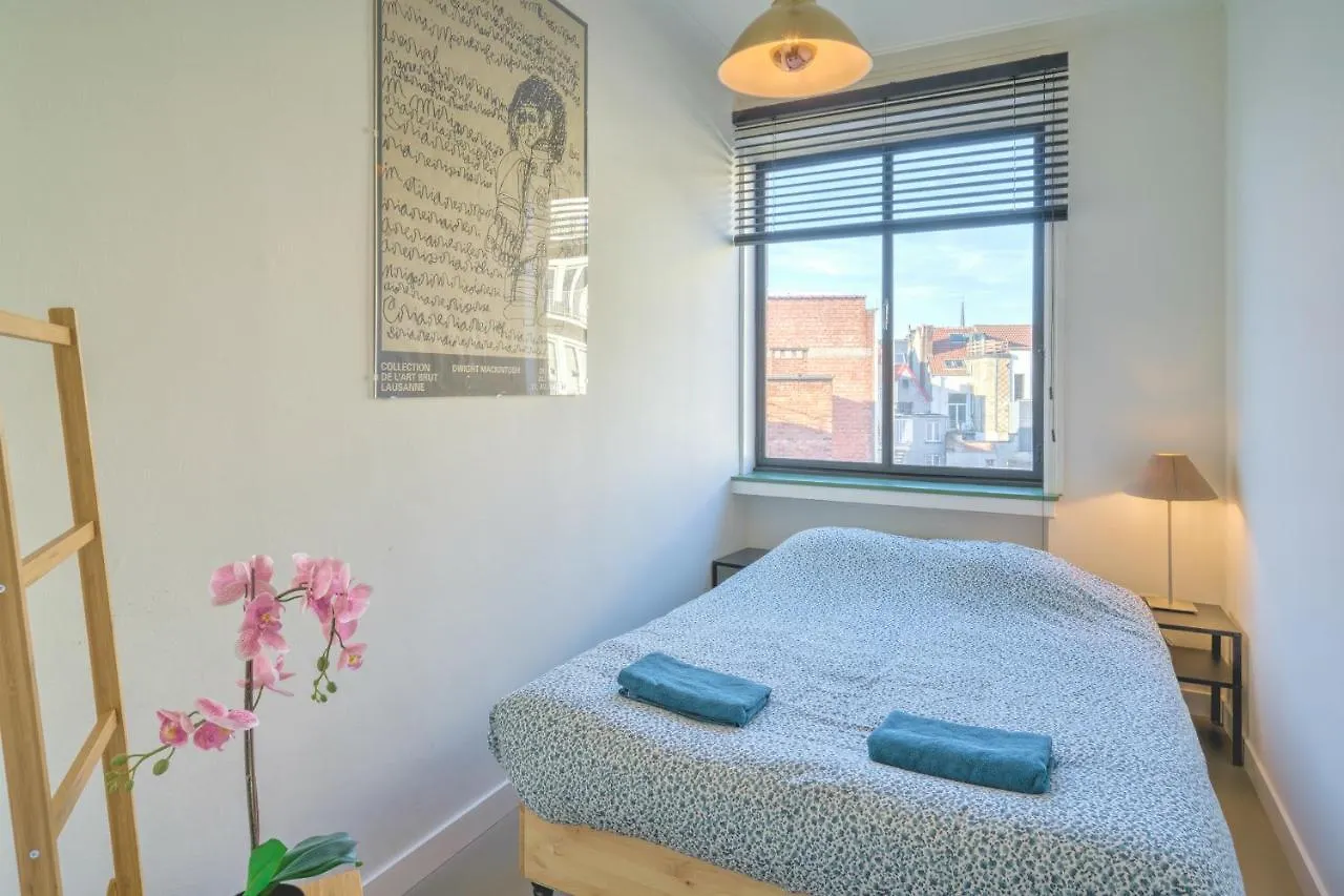 Apartment With Rooftop Terrace In The Heart Of Anvers 0*,  Belçika